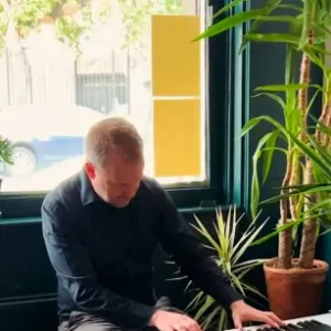 table45-sunday-live-piano-frontroom