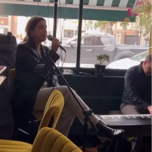 table45-sunday-live-singing